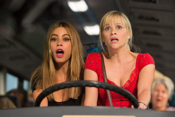 Sofía Vergara y Reese Witherspoon, juntas al volante en "Hot Pursuit".  Foto: Warner Bros. Pictures.