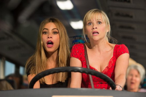 Sofía Vergara y Reese Witherspoon, juntas al volante en "Hot Pursuit". Foto: Warner Bros. Pictures.